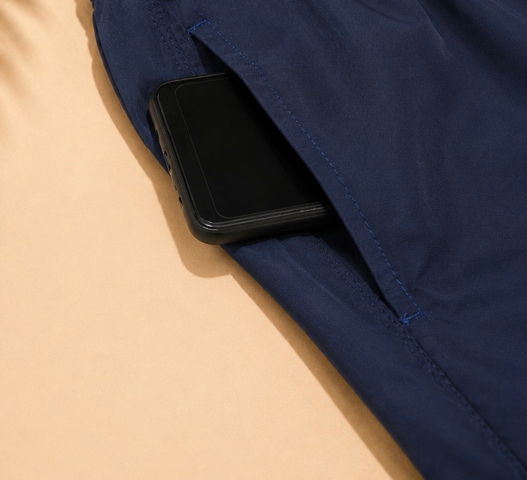 SHORT DE BAIN HOMME À SÉCHAGE RAPIDE – Confort & Performance
Le compagnon idéal pour la plage, le sport et toutes vos aventures estivales.